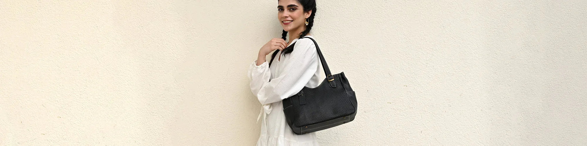 Basket Embossed Black - Anuschka