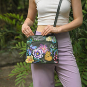 Medium Crossbody - 7582 - Anuschka