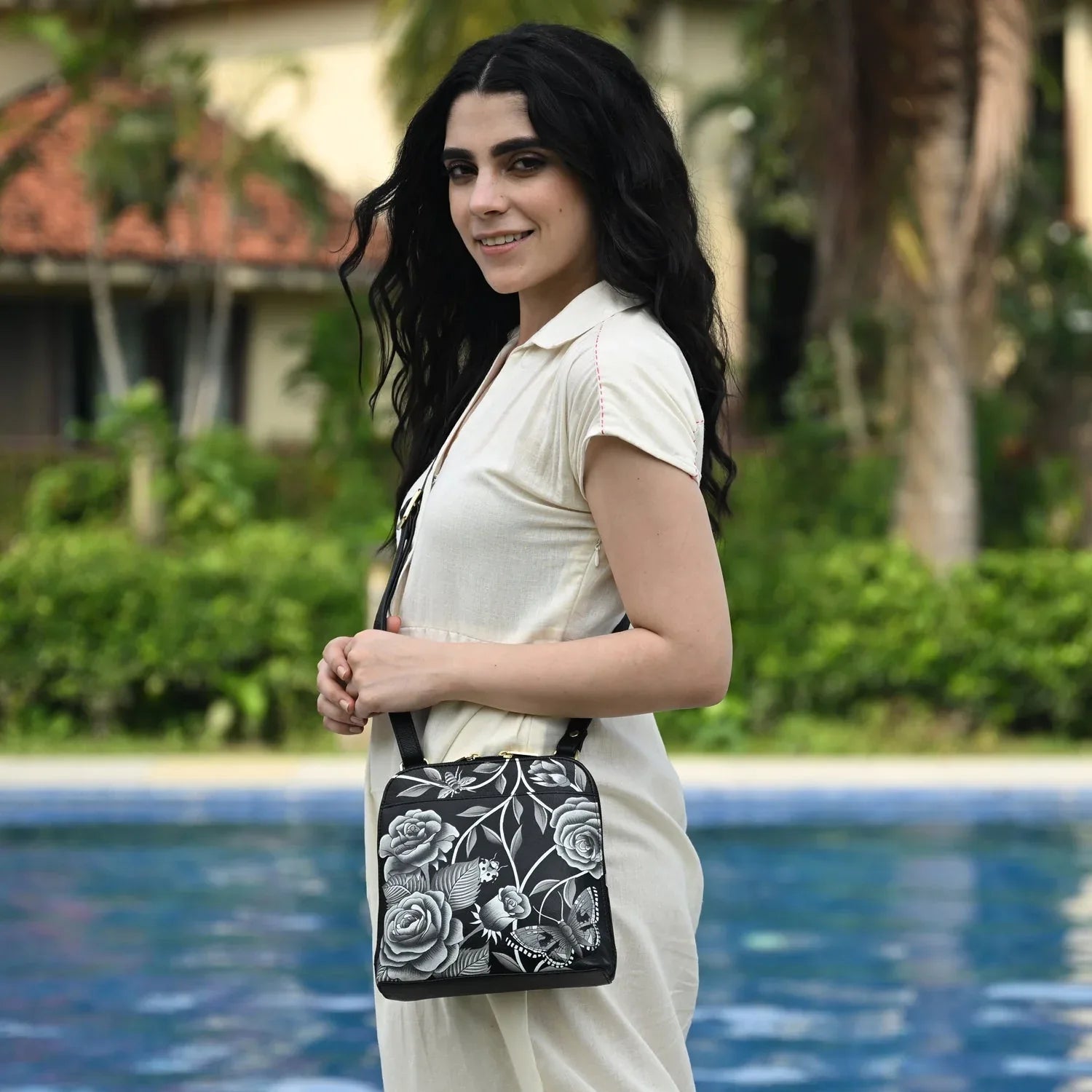 Small Zip Around Crossbody - 7602 – Anuschka