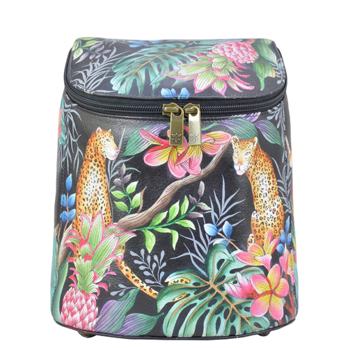 Anuschka style 685, handpainted Bucket Backpack, Jungle Queen Jaguar painting in black color. Featuring One gusseted multipurpose pocket. Rear full-length pocket with magnetic snap button, Two fully adjustable shoulder strap, Quick grip handle.
