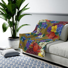 Load image into Gallery viewer, Dreamy Floral Velveteen Plush Blanket
